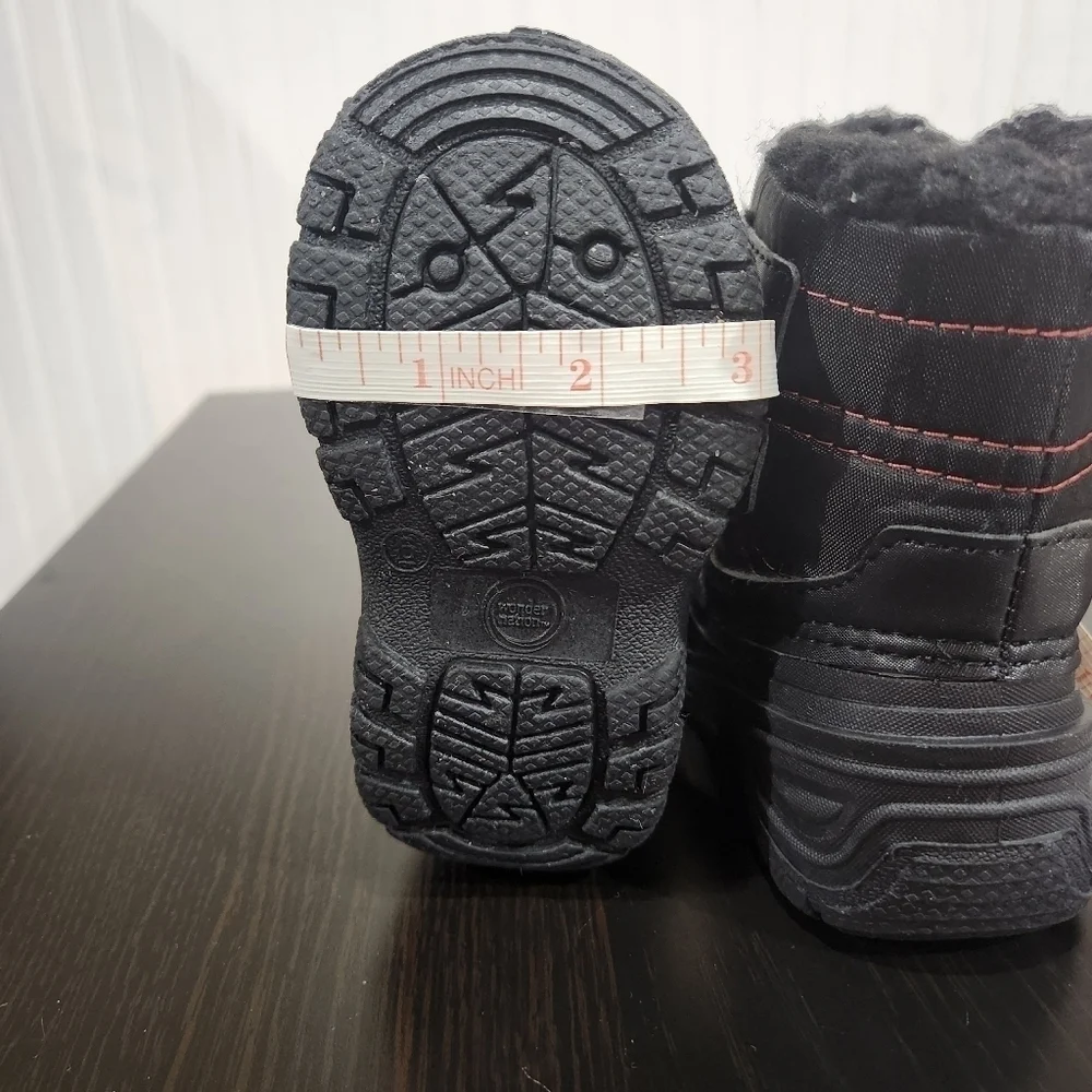 Boy's Toddler Winter Snow Boots Faux Fur Lined Wonder Nation Black and Red Sz 6